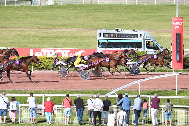 Photo d'arrivée de la course pmu PRIX DE L'OBELISQUE à ENGHIEN le Samedi 27 mai 2023