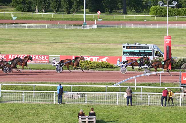 Photo d'arrivée de la course pmu PRIX DE SARE à ENGHIEN le Samedi 27 mai 2023