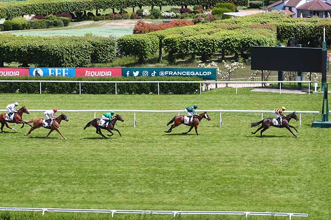 Photo d'arrivée de la course pmu PRIX DE SAINT-GERMAIN-EN-LAYE à SAINT CLOUD le Dimanche 28 mai 2023