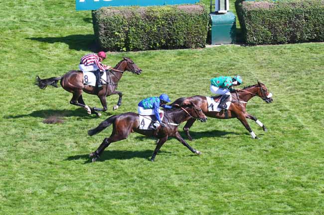 Photo d'arrivée de la course pmu PRIX JAMES HENNESSY à AUTEUIL le Samedi 3 juin 2023