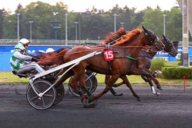Photo d'arrivée de la course pmu PRIX 20 MINUTES - PRIX D'ISTRES à PARIS-VINCENNES le Vendredi 9 juin 2023