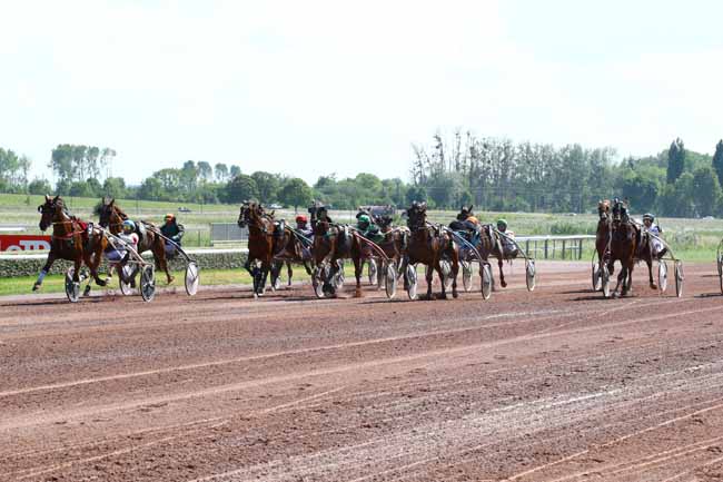 Photo d'arrivée de la course pmu PRIX DE CUVES à CAEN le Lundi 12 juin 2023