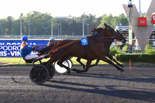 Photo d'arrivée de la course pmu PRIX ROSALIA à PARIS-VINCENNES le Mardi 13 juin 2023