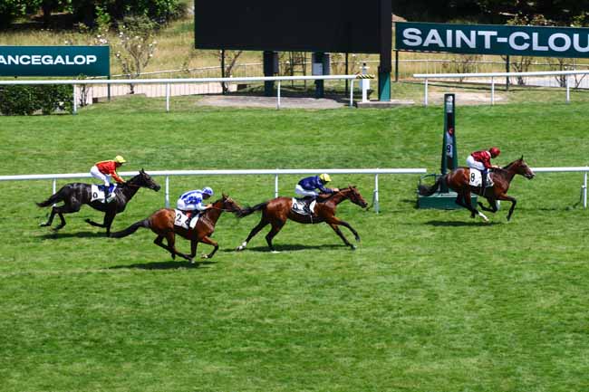Photo d'arrivée de la course pmu PRIX DU CHATEAU BOUSCAULT à SAINT CLOUD le Mercredi 14 juin 2023
