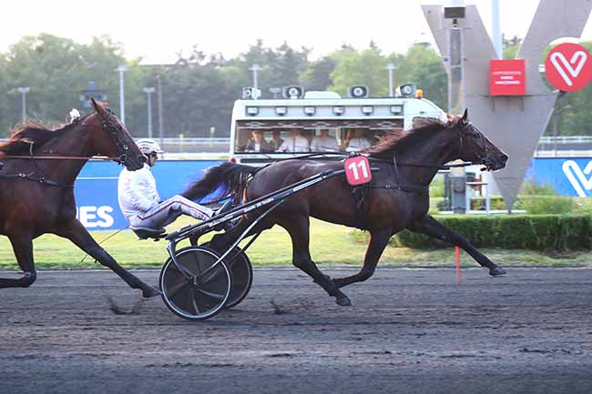 Photo d'arrivée de la course pmu PRIX LIGURIA à PARIS-VINCENNES le Vendredi 16 juin 2023