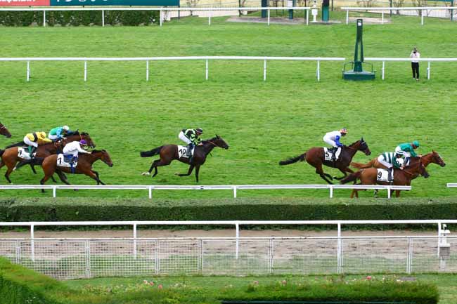 Photo d'arrivée de la course pmu PRIX MAGIC NIGHT à SAINT CLOUD le Lundi 19 juin 2023