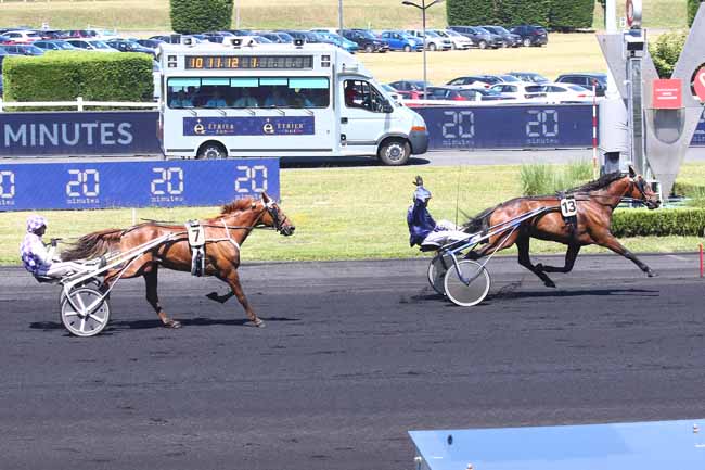 Photo d'arrivée de la course pmu PRIX 20 MINUTES (PRIX DE NESLES) à PARIS-VINCENNES le Dimanche 25 juin 2023