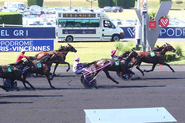 Photo d'arrivée de la course pmu PRIX ALBERT VIEL à PARIS-VINCENNES le Dimanche 25 juin 2023
