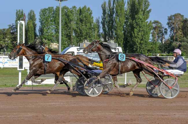 Photo d'arrivée de la course pmu PRIX DE ROCHEFORT-MONTAGNE à VICHY le Mercredi 28 juin 2023