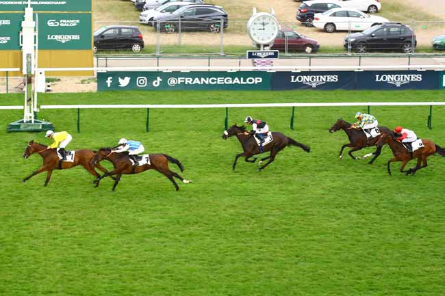 Photo d'arrivée de la course pmu PRIX DE LA COUR DES FERMES à LONGCHAMP le Jeudi 29 juin 2023