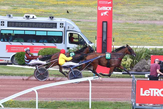 Photo d'arrivée de la course pmu PRIX DE LA PLACE DES ALPES à ENGHIEN le Jeudi 29 juin 2023