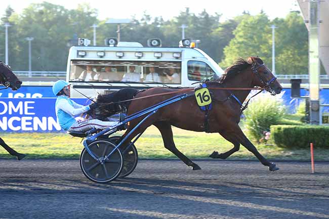Photo d'arrivée de la course pmu PRIX ISIS à PARIS-VINCENNES le Vendredi 30 juin 2023
