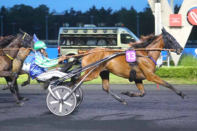 Photo d'arrivée de la course pmu PRIX THALIA à PARIS-VINCENNES le Vendredi 30 juin 2023