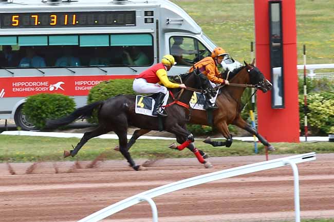 Photo d'arrivée de la course pmu PRIX DE L'OBSERVATOIRE à ENGHIEN le Samedi 1 juillet 2023
