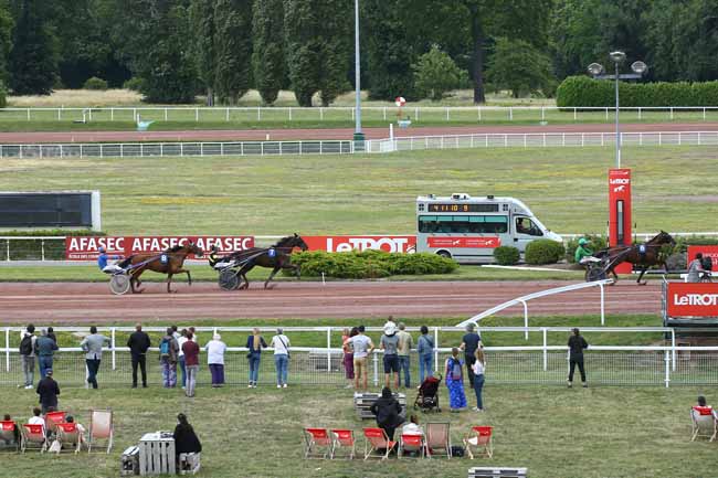 Photo d'arrivée de la course pmu PRIX DE NEUILLY-LEVALLOIS à ENGHIEN le Samedi 1 juillet 2023