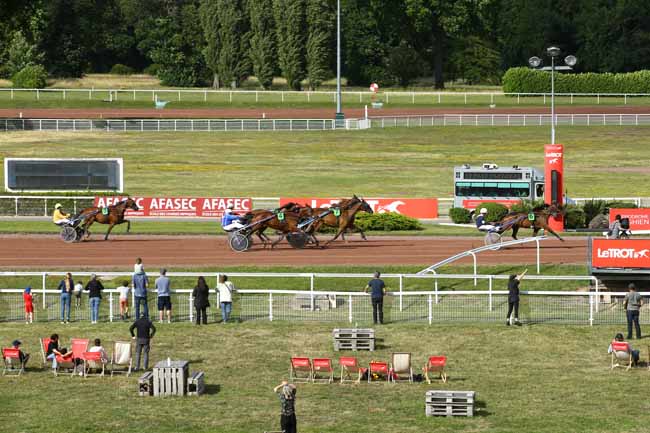 Photo d'arrivée de la course pmu PRIX DU PONT D'ARCOLE à ENGHIEN le Samedi 1 juillet 2023