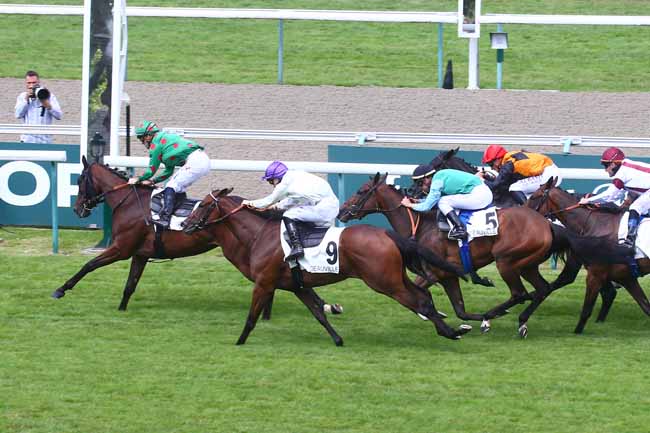 Photo d'arrivée de la course pmu PRIX DE LA DORETTE à DEAUVILLE le Dimanche 2 juillet 2023