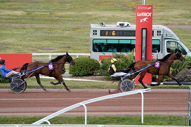 Photo d'arrivée de la course pmu PRIX DE L'ARDECHE à ENGHIEN le Mercredi 5 juillet 2023