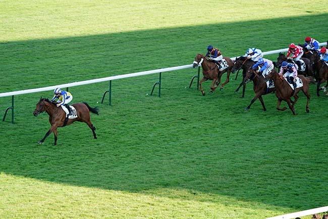 Photo d'arrivée de la course pmu PRIX DE LA GARE à LONGCHAMP le Jeudi 6 juillet 2023