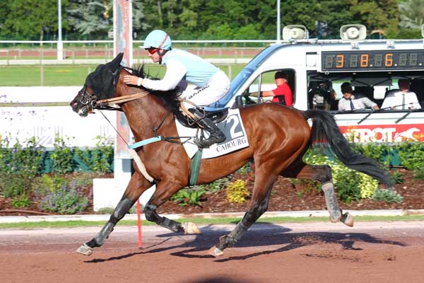 Photo d'arrivée de la course pmu PRIX DE RANES à CABOURG le Vendredi 7 juillet 2023