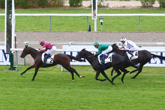 Photo d'arrivée de la course pmu PRIX ROLAND DE CHAMBURE à DEAUVILLE le Dimanche 9 juillet 2023