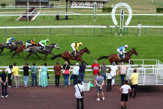 Photo d'arrivée de la course pmu PRIX DE L'AGGLOMERATION DE LA REGION DE COMPIEGNE (PRIX DE CLAIROIX) à COMPIEGNE le Jeudi 13 juillet 2023