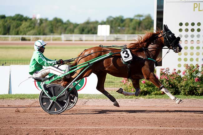 Photo d'arrivée de la course pmu PRIX DU CASINO DE CHATELAILLON à LA ROCHELLE-CHATELA. le Jeudi 13 juillet 2023