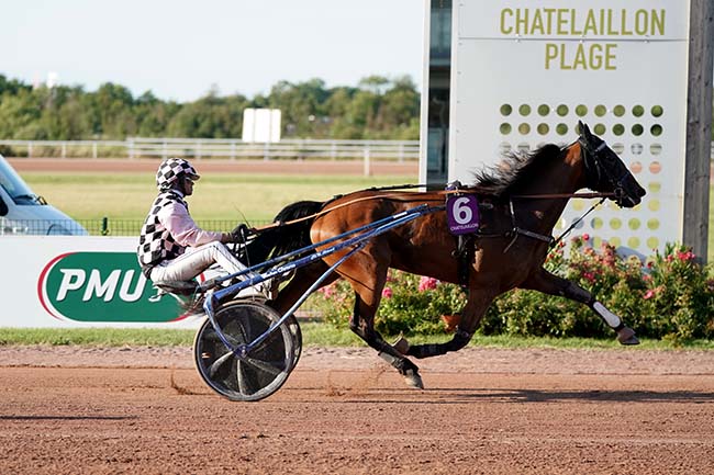 Photo d'arrivée de la course pmu PRIX DE CHATELAILLON-PLAGE à LA ROCHELLE-CHATELA. le Jeudi 13 juillet 2023