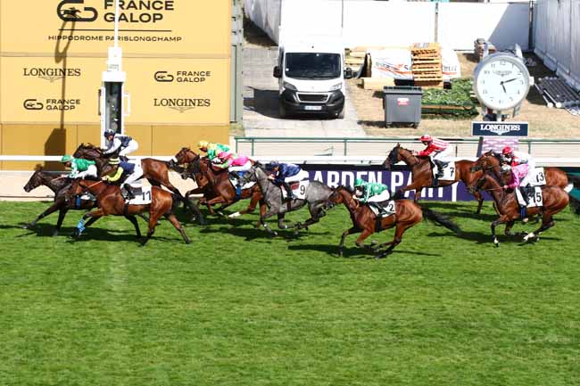 Photo d'arrivée de la course pmu PRIX DU DEFILE à LONGCHAMP le Vendredi 14 juillet 2023