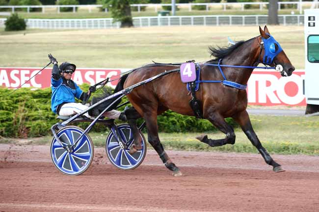 Photo d'arrivée de la course pmu PRIX DE WASHINGTON à ENGHIEN le Samedi 15 juillet 2023