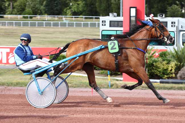 Photo d'arrivée de la course pmu PRIX DE ROMAINVILLE à ENGHIEN le Samedi 15 juillet 2023