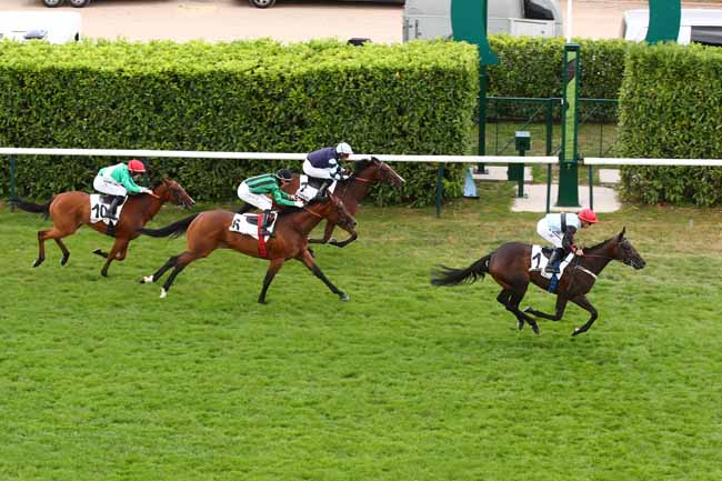 Photo d'arrivée de la course pmu PRIX SANS SOUCI II à CHANTILLY le Dimanche 16 juillet 2023