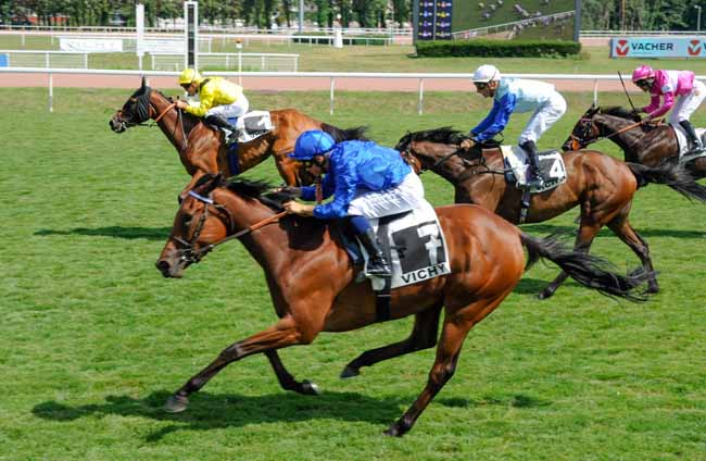 Photo d'arrivée de la course pmu PRIX MADAME JEAN COUTURIE à VICHY le Jeudi 20 juillet 2023