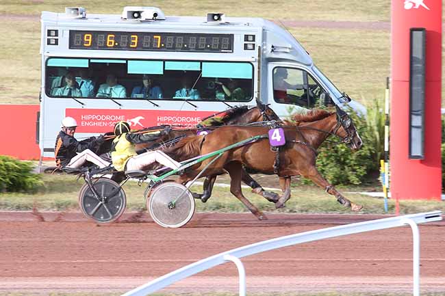 Photo d'arrivée de la course pmu PRIX DE CLIGNANCOURT à ENGHIEN le Mercredi 26 juillet 2023