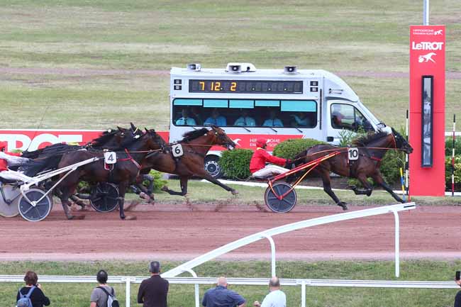 Photo d'arrivée de la course pmu PRIX DU ROULE à ENGHIEN le Samedi 29 juillet 2023