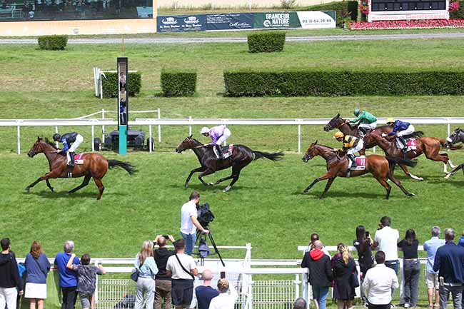 Photo d'arrivée de la course pmu PRIX COTE FLEURIE MAGAZINE (PRIX DU CEDRE BLEU) à CLAIREFONTAINE le Samedi 29 juillet 2023