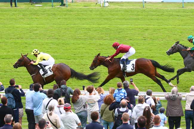 Photo d'arrivée de la course pmu PRIX DE CABOURG à DEAUVILLE le Dimanche 30 juillet 2023