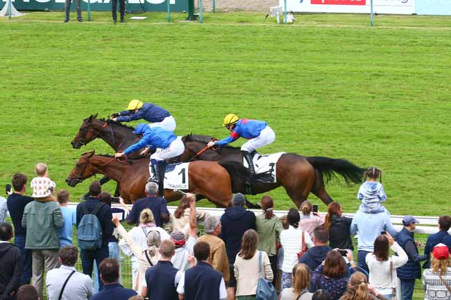Photo d'arrivée de la course pmu PRIX ROTHSCHILD à DEAUVILLE le Dimanche 30 juillet 2023