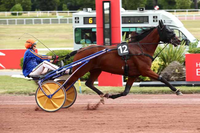 Photo d'arrivée de la course pmu PRIX DE SOUILLAC à ENGHIEN le Dimanche 30 juillet 2023