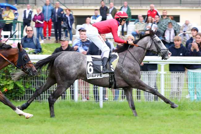 Photo d'arrivée de la course pmu PRIX DU CLOS NORMAND à DIEPPE le Lundi 31 juillet 2023