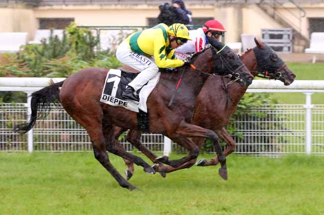 Photo d'arrivée de la course pmu PRIX DU RESTAURANT JEHAN ANGO PECHERIE DIEPPOISE (PRIX DES BAINS DE MER) à DIEPPE le Lundi 31 juillet 2023
