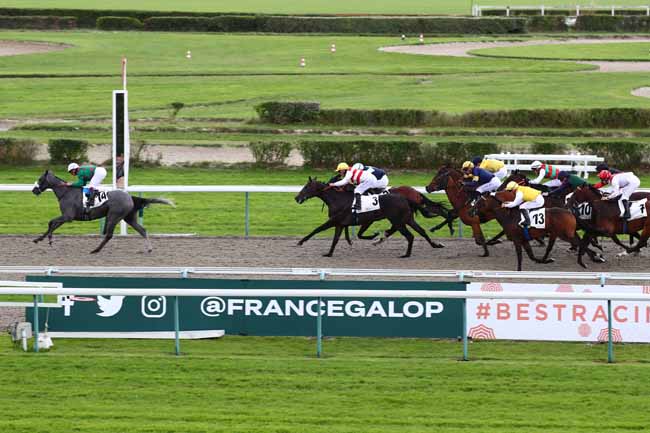 Photo d'arrivée de la course pmu PRIX DE LA GALOPINIERE à DEAUVILLE le Mardi 1 août 2023