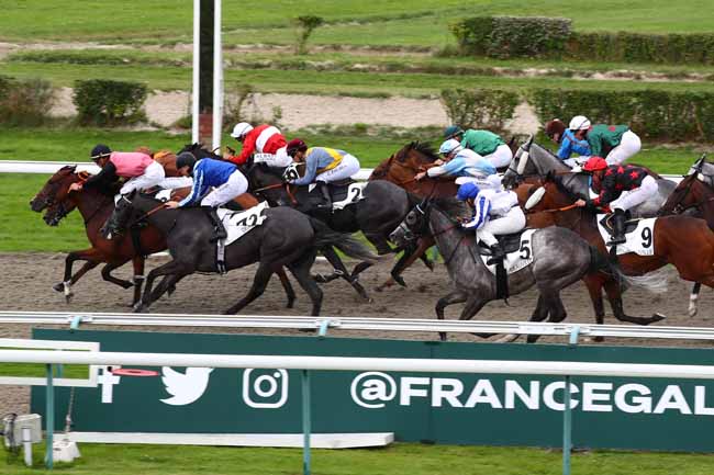 Photo d'arrivée de la course pmu PRIX DE LA VILLA PERSANE à DEAUVILLE le Mardi 1 août 2023