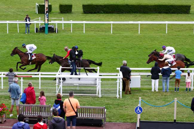 Photo d'arrivée de la course pmu PRIX VILLE DE TROUVILLE-SUR-MER (PRIX PRINCE MAB) à CLAIREFONTAINE le Mercredi 2 août 2023