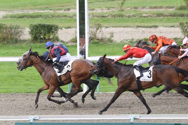Photo d'arrivée de la course pmu PRIX DE PERSEIGNE à DEAUVILLE le Jeudi 3 août 2023