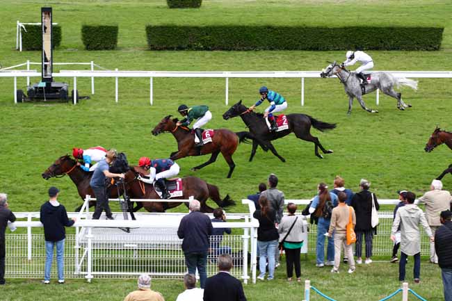 Photo d'arrivée de la course pmu PRIX IDAC INTERPRETATION (PRIX HENRI DE MONTESQUIEU) à CLAIREFONTAINE le Vendredi 4 août 2023