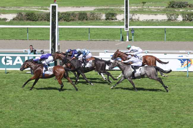 Photo d'arrivée de la course pmu GRAND HANDICAP DE DEAUVILLE à DEAUVILLE le Dimanche 6 août 2023