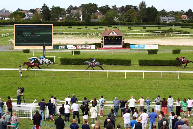 Photo d'arrivée de la course pmu PRIX ZETURF - PRIX MICHEL D'AREXY - CHALLENGE DE L'OBSTACLE WTW HIPCOVER à CLAIREFONTAINE le Lundi 7 août 2023