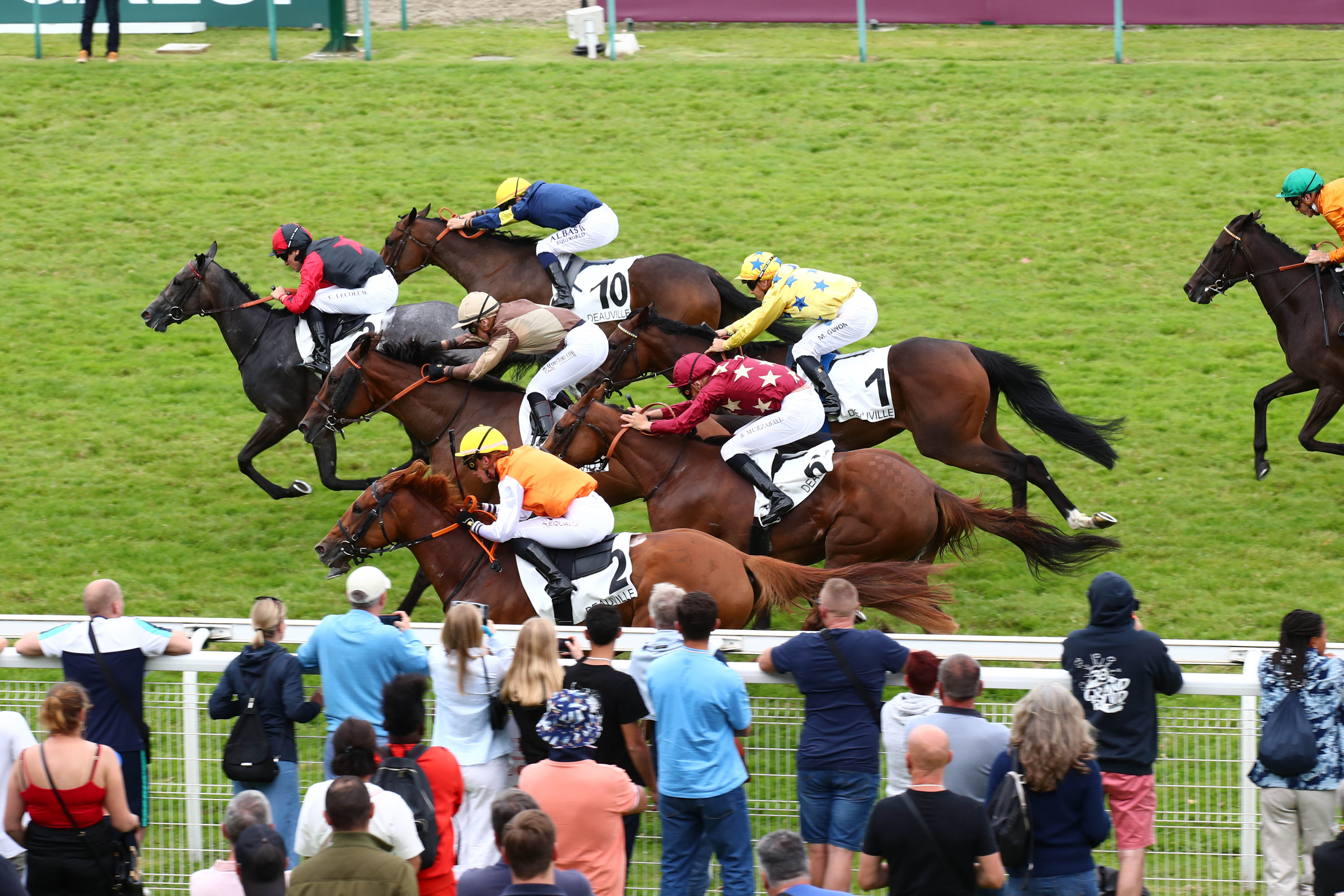 Photo d'arrivée de la course pmu PRIX DES GORGES DE LA VIRE à DEAUVILLE le Mardi 8 août 2023