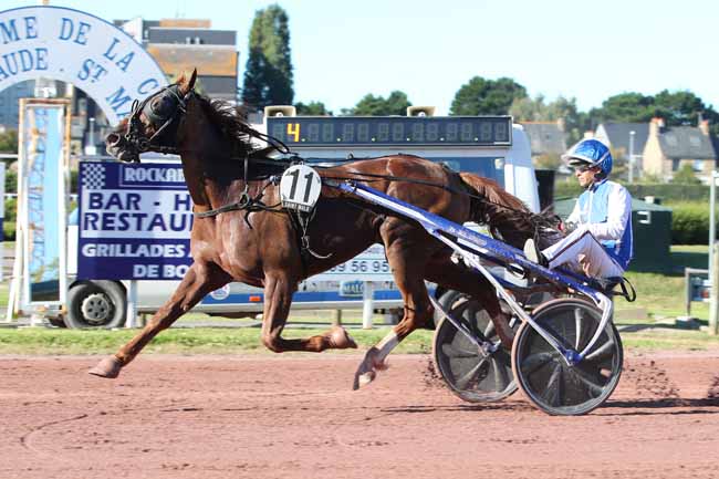 Photo d'arrivée de la course pmu PRIX DU PRESIDENT MAURICE DE FOLLEVILLE (PRIX V AND B - SAINT-MALO) à SAINT MALO le Mercredi 9 août 2023